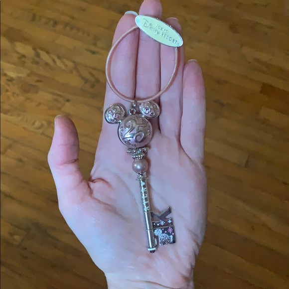 Tokyo Disney Resort 25th Anniversary KAYLA key - Picture 2 of 5